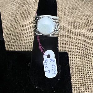Silpada Designs Elegant Silver Ring with Mother of Pearl size 7